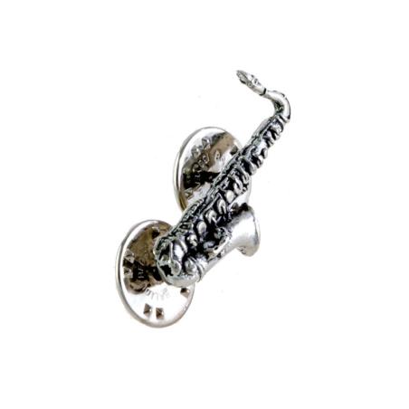 Pin saxo plateado