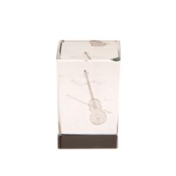 Cubo de cristal con violín 3D