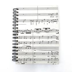 Libreta A6 partitura hecha a mano